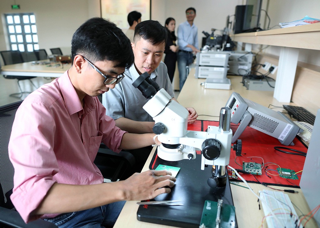 phòng thực hành ngành vi mạch bán dẫn